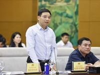 Ủy ban Thường vụ Quốc hội cho ý kiến về thuế bảo vệ môi trường, thuế giá trị gia tăng đối với xăng, dầu