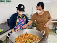 Vượt khó để học sinh vùng cao có những bữa cơm ngon, an toàn tại trường