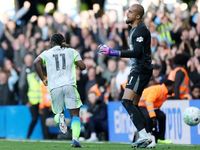 Thắng đậm Chelsea, Man City tự quyết ngôi vương Ngoại hạng Anh