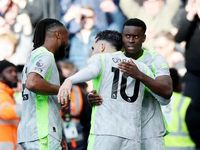 Thắng đậm Chelsea, Man City tự quyết ngôi vương Ngoại hạng Anh