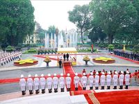 Thủ tướng Lê Minh Hưng chủ trì Lễ đón Thủ tướng Slovakia thăm chính thức Việt Nam