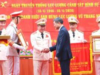 Giám đốc Công an Hà Nội đón nhận danh hiệu Anh hùng Lực lượng vũ trang nhân dân
