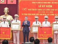 Giám đốc Công an Hà Nội đón nhận danh hiệu Anh hùng Lực lượng vũ trang nhân dân