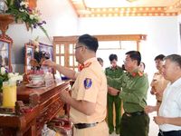 Công an Lâm Đồng hỗ trợ nạn nhân tai nạn giao thông khó khăn 70 triệu đồng