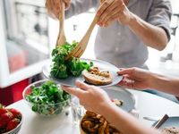 5 thực phẩm tốt cho não bộ: Hạt óc chó chỉ xếp thứ 5, vị trí số 1 khiến nhiều người bất ngờ