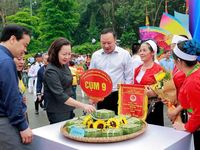 Tưng bừng hội thi làm bánh chưng, bánh dày tại Đền Hùng