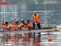 Sôi động Giải bơi chải tỉnh Phú Thọ 2026 trên hồ Công viên Văn Lang