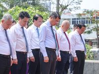 Thủ tướng Lê Minh Hưng dâng hương tưởng niệm các Anh hùng liệt sĩ; tri ân người có công tại Hải Phòng