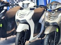 Trải nghiệm xe máy điện giá 26 triệu đồng ở Việt Nam thiết kế sang trọng giống Vision, đi 70km/lần sạc được lòng chị em