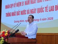 Phó Thủ tướng Thường trực Phạm Gia Túc thăm, tặng quà người có công, công nhân, người lao động tỉnh Quảng Ninh