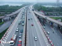 Người dân ùn ùn trở lại Hà Nội sau dịp nghỉ lễ