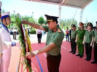 Thắm đượm nghĩa tình Công an Thủ đô với quân và dân Trường Sa