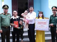 Thắm đượm nghĩa tình Công an Thủ đô với quân và dân Trường Sa
