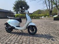 Xe máy điện giá 26,5 triệu đồng đẹp hoàn hảo, trang bị ngang xe xăng, đi 113 km/lần sạc, sạc siêu tốc, rẻ hơn Vision, chỉ ngang xe số Wave Alpha
