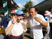 Chạy bộ xuyên rừng, bơi xuồng ba lá ở Hương rừng U Minh