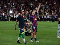 Những khoảnh khắc vỡ òa của Barcelona trong ngày đăng quang La Liga 2025/26