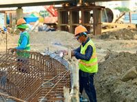 Cầu đi bộ lá dừa nước vượt sông Sài Gòn tăng tốc về đích