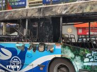 Hà Nội: Hiện trường vụ cháy xe buýt trên phố Lý Thường Kiệt