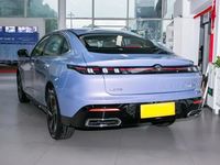 Xe sedan hạng C động cơ tăng áp, giá 340 triệu đồng