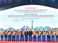 Tỉnh An Giang trao quyết định chấp thuận chủ trương đầu tư cho 19 dự án với tổng vốn gần 67.000 tỷ đồng