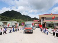 Đón 80 hài cốt liệt sĩ quân tình nguyện Việt Nam từ Lào về nước