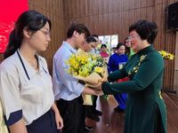 Phường An Đông trao Huy hiệu Đảng cho đảng viên có nhiều cống hiến