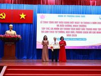 TPHCM: Trao Huy hiệu Đảng, tuyên dương điển hình học Bác