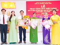 Trao tặng Huy hiệu Đảng cao quý cho 119 đảng viên lão thành