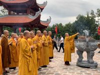Dâng hương kỉ niệm 136 năm Ngày sinh Chủ tịch Hồ Chí Minh