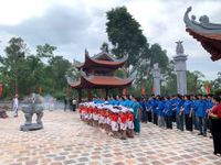 Dâng hương kỉ niệm 136 năm Ngày sinh Chủ tịch Hồ Chí Minh