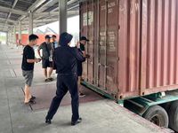 Bắt giữ 4 container hàng giả thương hiệu Louis Vuitton, Rolex, Chanel