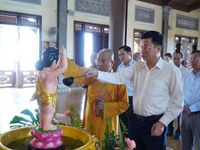 Đoàn lãnh đạo tỉnh Lâm Đồng và phường Bắc Gia Nghĩa chúc mừng Đại lễ Phật đản Phật lịch 2570