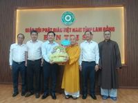 Đoàn lãnh đạo tỉnh Lâm Đồng và phường Bắc Gia Nghĩa chúc mừng Đại lễ Phật đản Phật lịch 2570