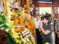 Ninh Bình: Phật giáo liên xã Nho Quan tổ chức diễu hành xe hoa mừng Đại lễ Phật đản Phật lịch 2570