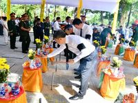 Thủ tướng Chính phủ Lê Minh Hưng dự lễ truy điệu và an táng hài cốt liệt sĩ tại Nghĩa trang Liệt sĩ Quốc gia đường 9, Quảng Trị