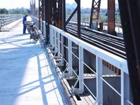 'Đội nắng 40 độ' gấp rút hoàn thiện sửa chữa cầu Long Biên