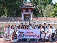 Sỹ tử đội nắng đến Văn Miếu-Quốc Tử Giám cầu may trước kỳ thi quan trọng