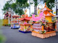 Ngắm các kiệu hoa chuẩn bị cho Lễ rước Phật tối nay, mùng 8-4 âm lịch, tại TP.HCM