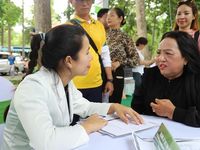 Người dân hào hứng khám sức khỏe miễn phí tại Ngày Dinh dưỡng cộng đồng Việt Nam lần 6