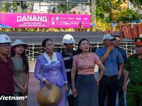 Đội nắng gay gắt, gấp rút hoàn thiện 'siêu' sân khấu Lễ hội Pháo hoa Quốc tế Đà Nẵng DIFF 2026