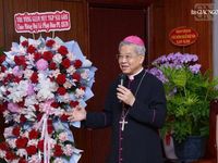 Ngài Giuse Nguyễn Năng và phái đoàn Tòa Tổng Giám mục TGP TP.HCM chúc mừng Đại lễ Phật đản Phật lịch 2570