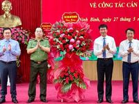 Công an Ninh Bình công bố Quyết định thăng cấp bậc hàm, nâng lương và công tác cán bộ