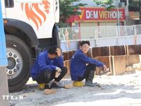Hà Nội: Công nhân căng mình trong nắng nóng thi công các dự án trọng điểm