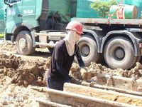 Hà Nội: Công nhân căng mình trong nắng nóng thi công các dự án trọng điểm