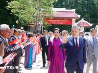 Tổng Bí thư, Chủ tịch nước dâng hương tưởng niệm Chủ tịch Hồ Chí Minh tại Thái Lan