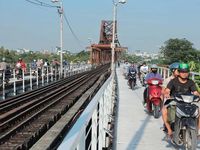 Hình ảnh cầu Long Biên chính thức thông xe sau hơn 2 tháng sửa chữa