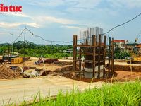 Cầu Hồng Hà trên sông Hồng dần lộ diện sau hơn 6 tháng thi công