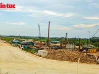 Cầu Hồng Hà trên sông Hồng dần lộ diện sau hơn 6 tháng thi công