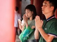 Văn Miếu - Quốc Tử Giám - 'địa chỉ đỏ' tiếp sức tinh thần cho thí sinh 'vượt vũ môn'