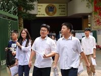 Thí sinh Hà Nội hoàn thành môn Ngữ văn Kỳ thi tuyển sinh lớp 10 công lập